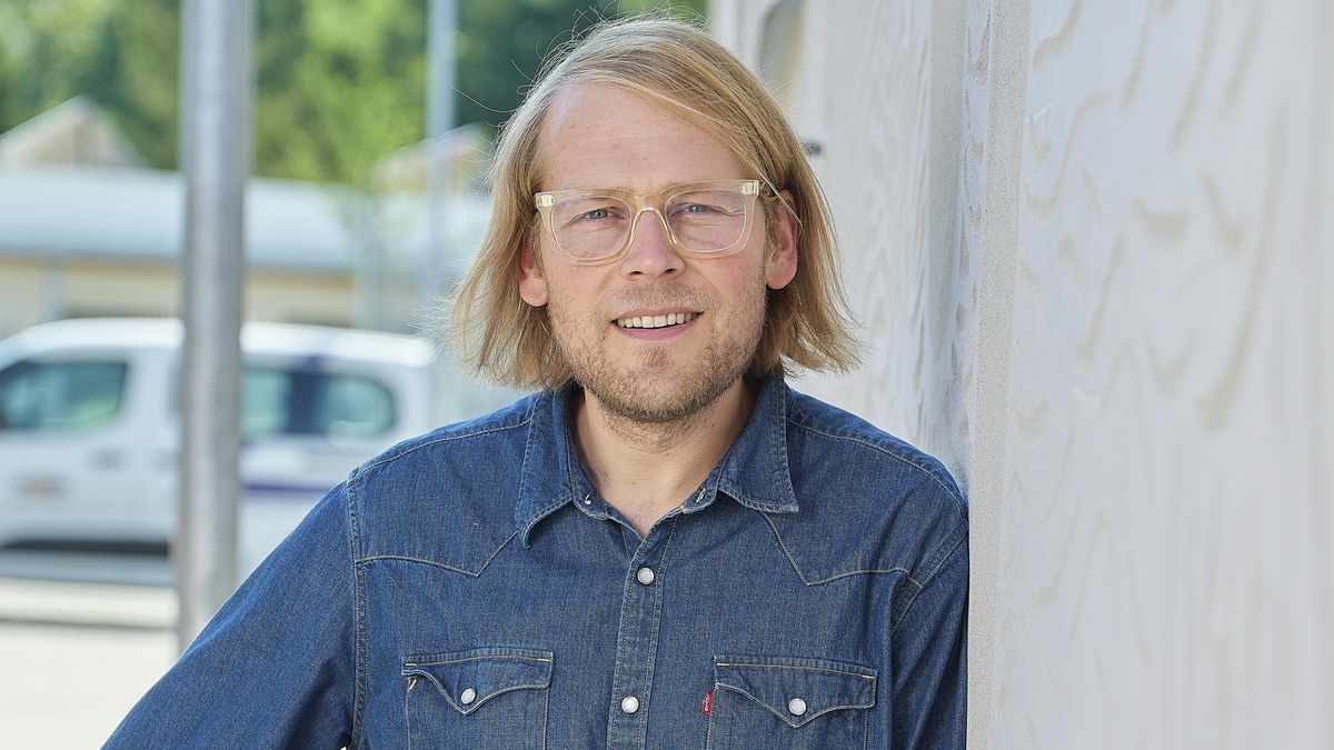 Spolužáci hráli po škole fotbal a hokej a já jsem si čmáral a kreslil, říká malíř Josef Zlamal