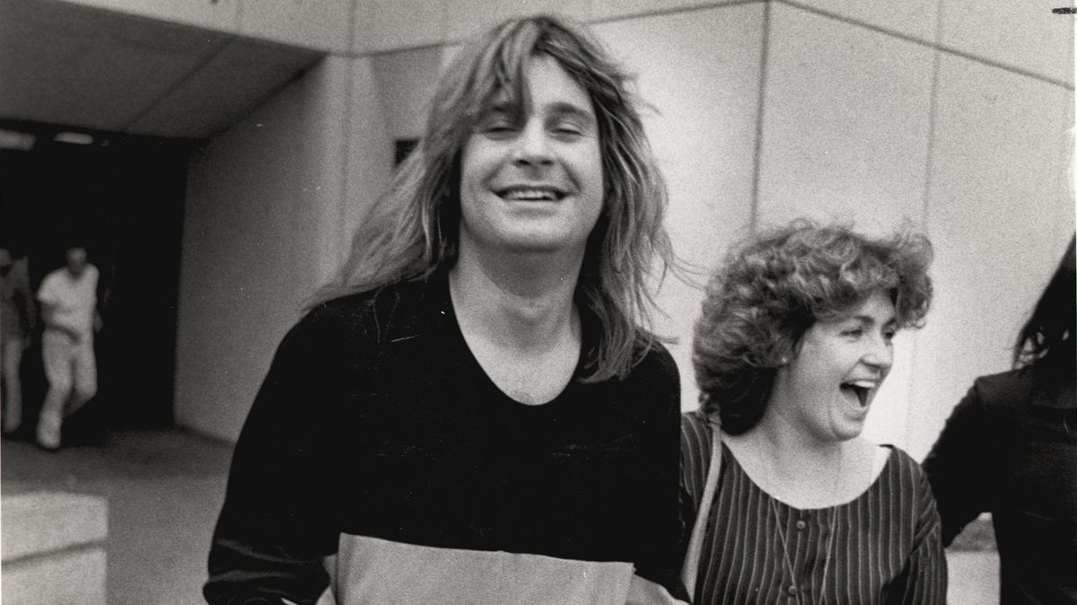 SEX, STORY, ROKENROL: Ozzy Osbourne močil na památník. Deset let na to místo nesměl