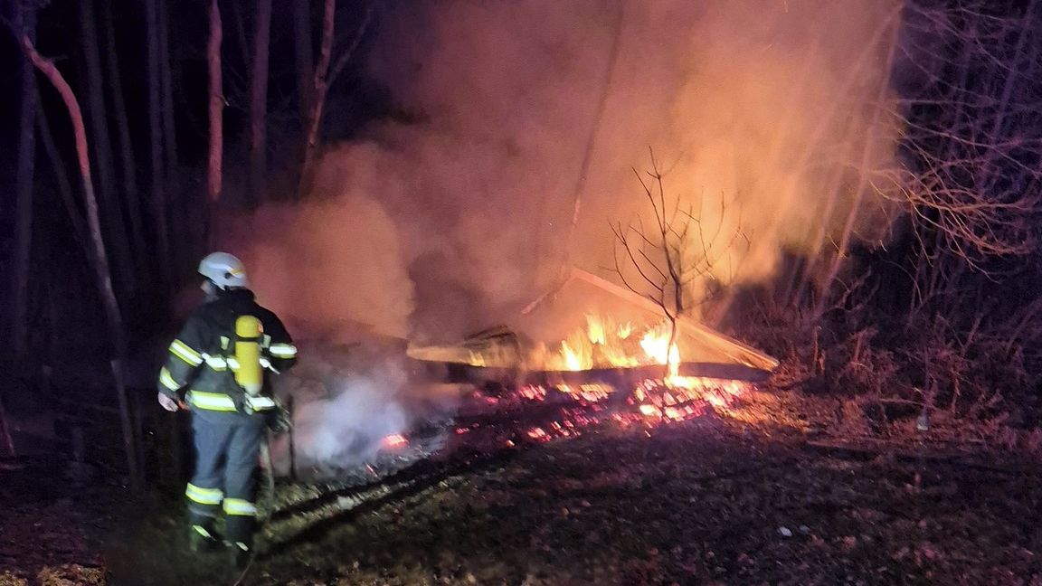 Tragédie na Zlínsku: V ohořelé buňce našli hasiči lidské tělo, zasahuje kriminálka