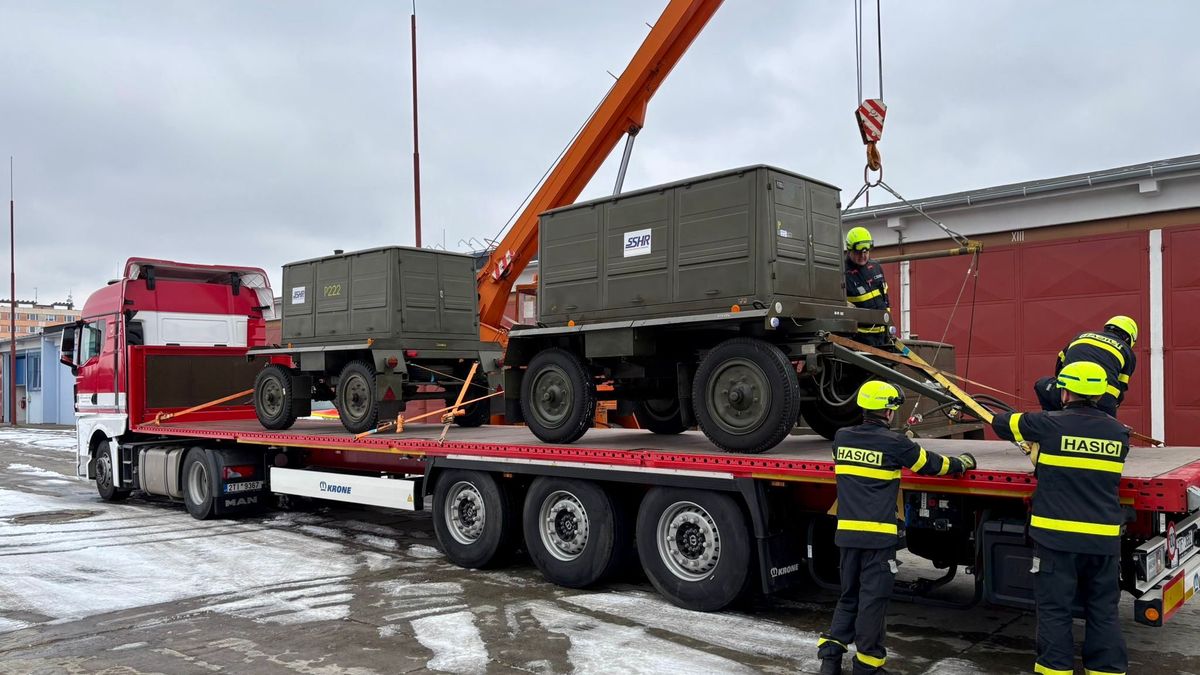 Na Ukrajinu míří 55 elektrocentrál z Česka, na manévru se podílí desítky hasičů
