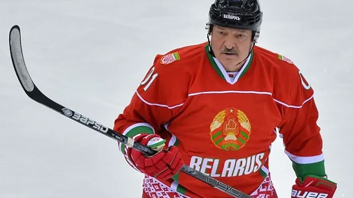 Lukashenko Scores Goal: Ice Hockey Return