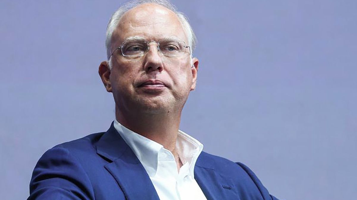 Dmitrijev chválí Babiše za šíření ruské propagandy