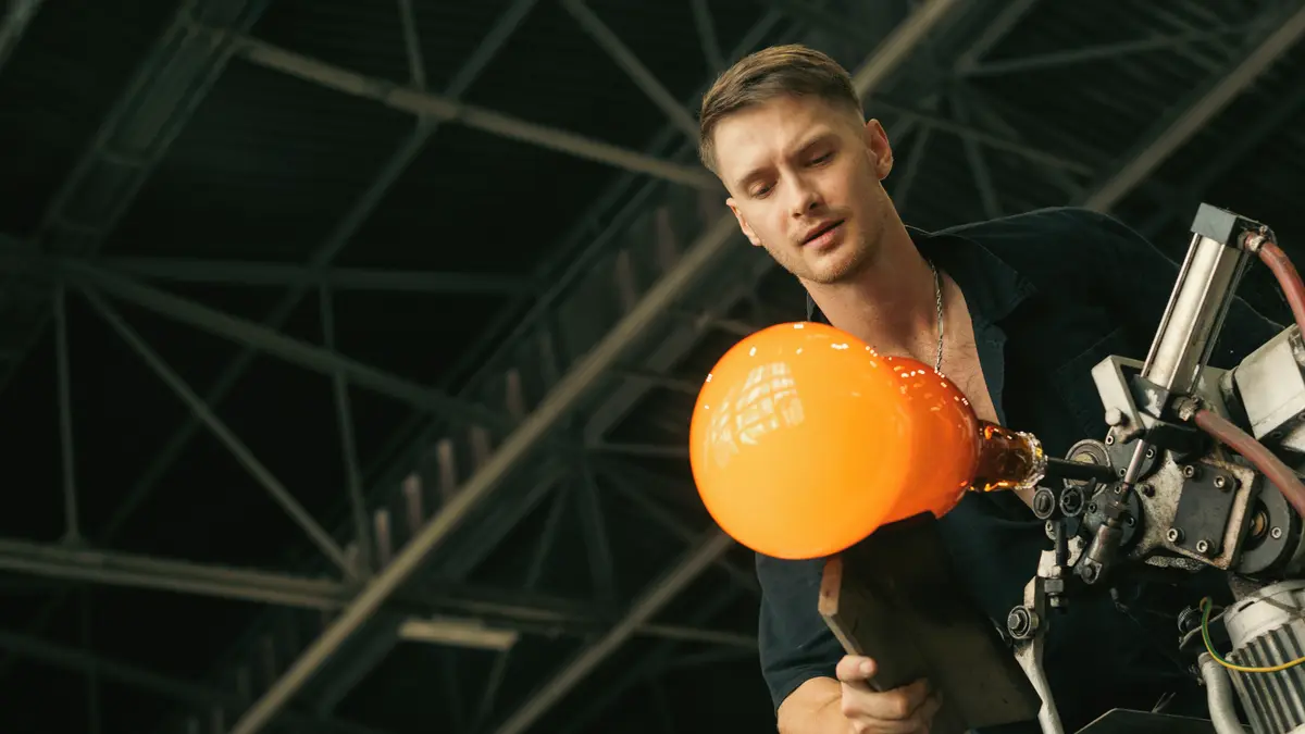 Keramik a sklář. V Karlových Varech se budou znovu vyučovat tradiční obory