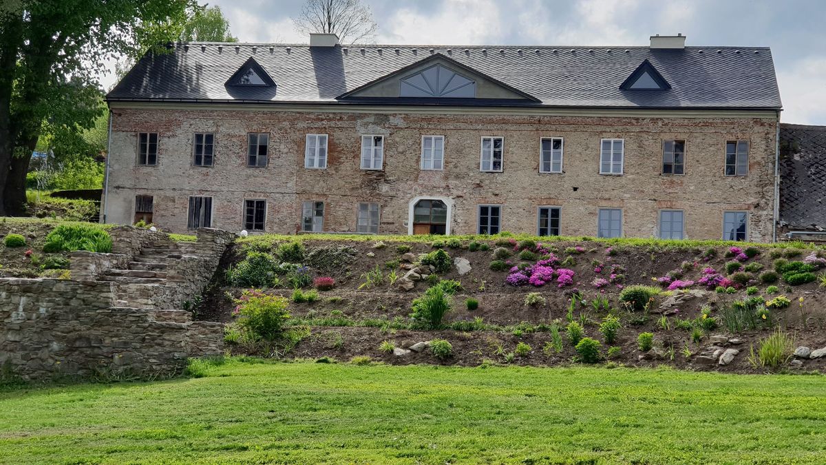 Developery na Šumavě krotí stavební uzávěra, Hartmanice se bojí o zámečky v okolí