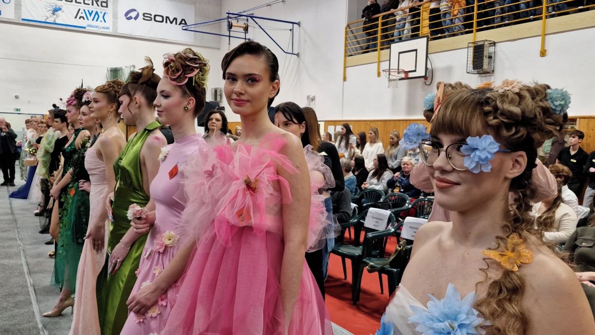 Mezinárodní soutěž budoucích kadeřníků má svou vítězku. Porotce nejvíce zaujala květinová fantazie od Anny Rohelové