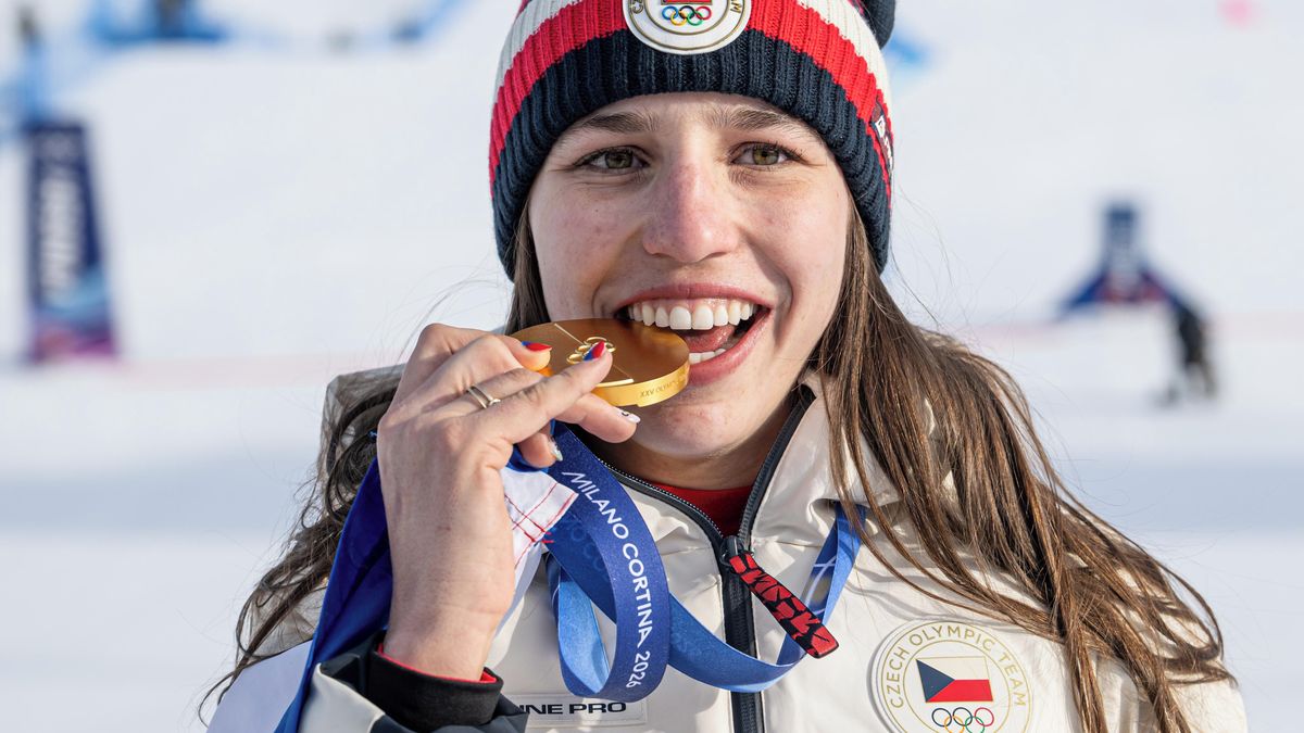 Vesnička v Jizerkách slaví úspěch rodačky Maděrové. Palce držela celá obec