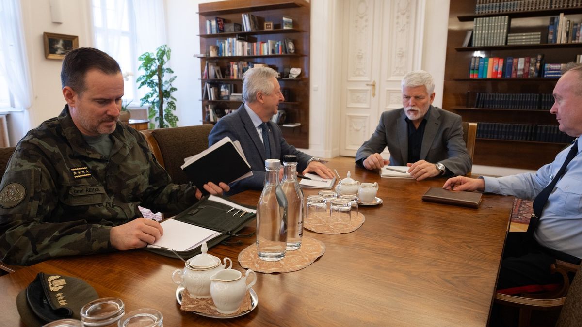 Řehka mluví o věcech, které nikdy nedělal, míní Zůna. Hledá se náhrada do čela armády