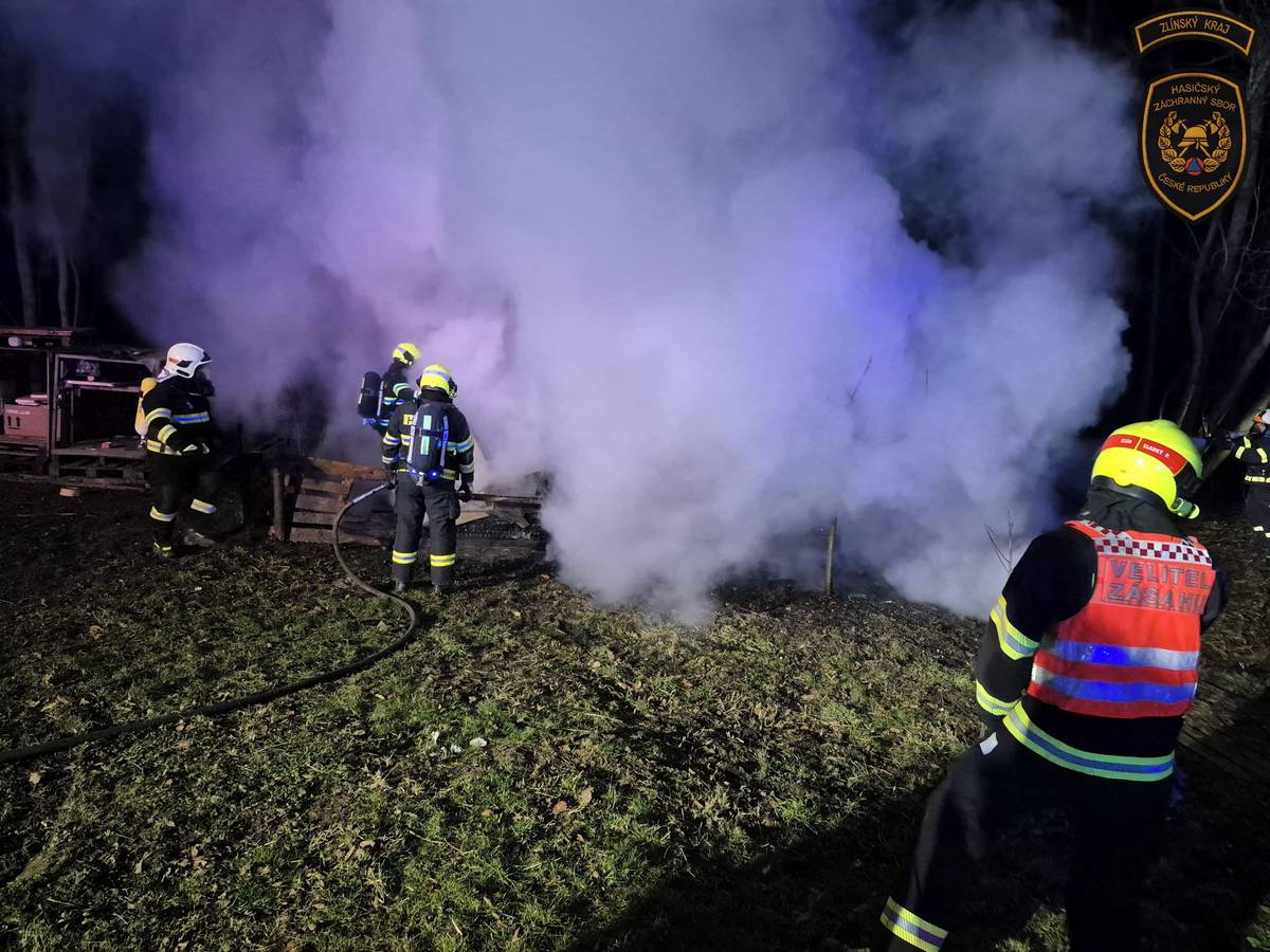 Požár stavební buňky v Provodově na Zlínsku