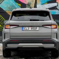 Standardem je couvací kamera, parkovací senzory už jsou za příplatek.