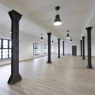 Sloupová síň odkazuje na industriální historii objektu