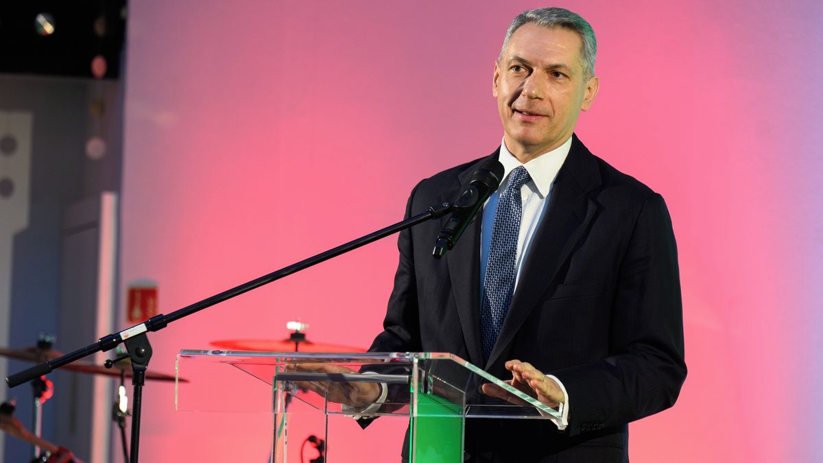 Ať po**ané záchody uklízejí cikáni. Polovina Maďarů žádá po ministrově excesu jeho rezignaci