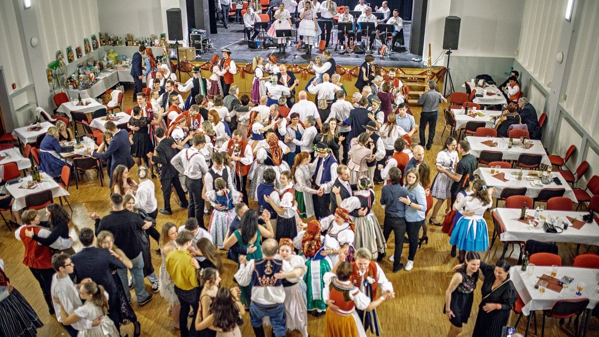 V Židlochovicích oživili původní kroje i skoro zapomenuté tradice. Zřídili i městskou krojárnu