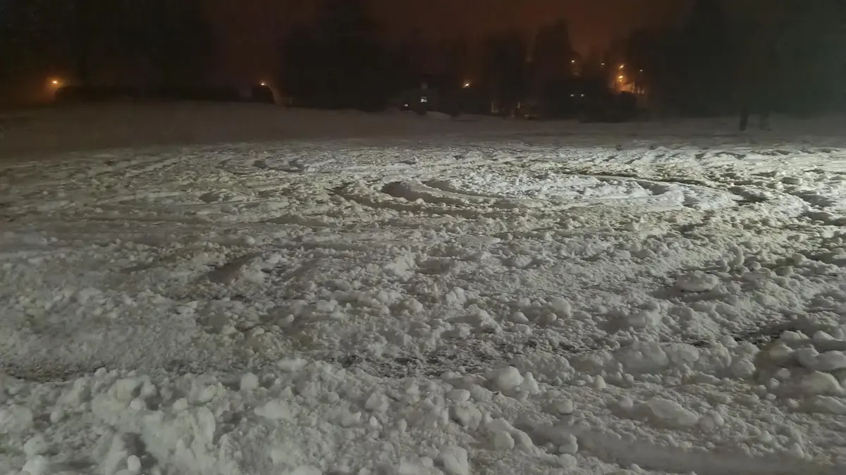 Chtěl se trochu pobavit. Mladík driftováním poničil tratě v Jizerských horách