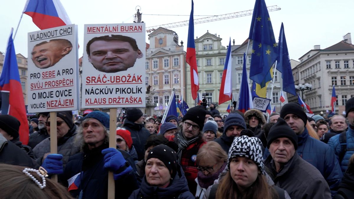 Nezralí lidé by neměli být ve vysokých funkcích, vzkazovali vládě lidé na Staroměstském náměstí