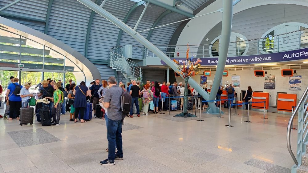 Karlovarské letiště přišlo o polovinu cestujících. Charterů ubylo, ztráta se prohloubila