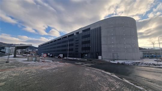Ve Vsetíně otevřeli nový parkovací dům, má kapacitu přes 300 míst