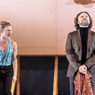 Viktor Kuzník jako Greges Werle v rozhovoru s otcem podnikatelem Håkenem Werlem v podání Tomáše Šulaje