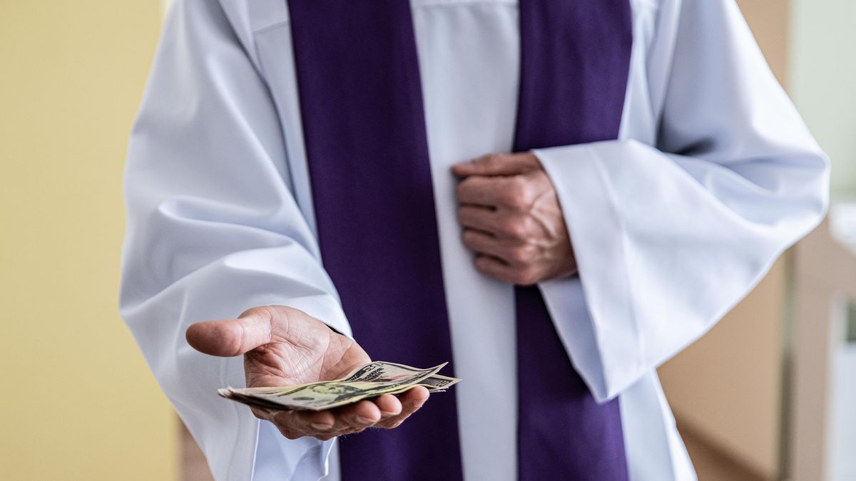 Bůh z vás udělá multimilionáře, vyzval pastor věřící k darování statisíců