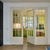 Původní prosklená stěna byla zachována. 