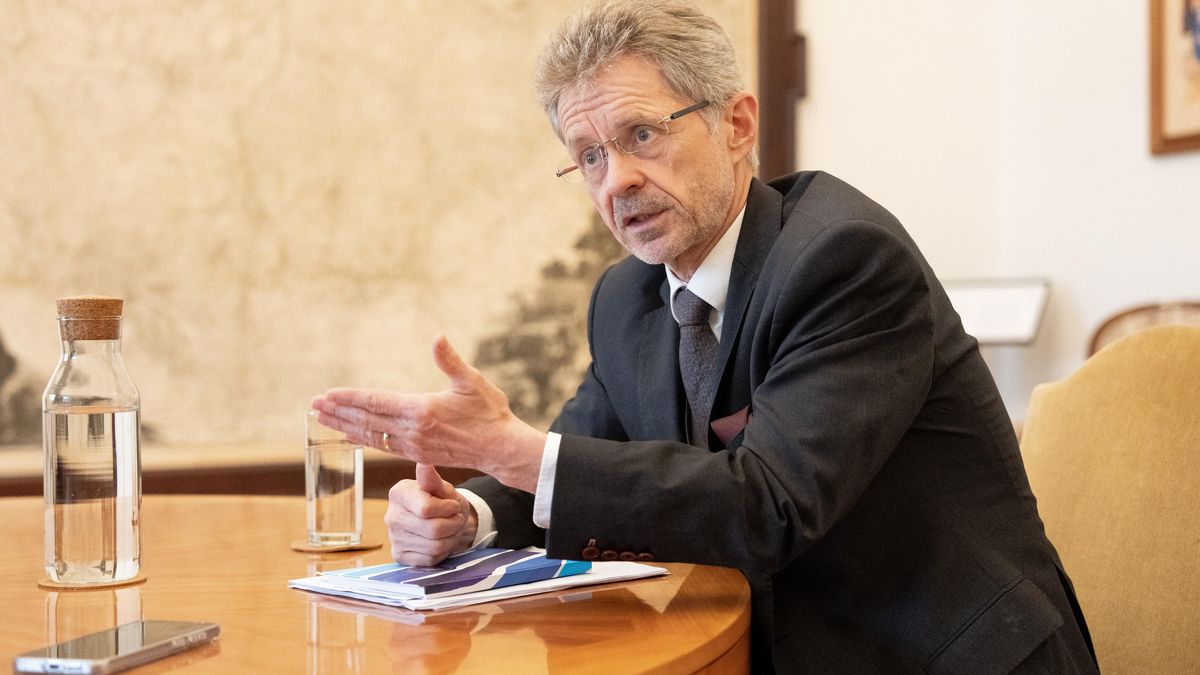 Armáda vysvětlila Vystrčilovu cestu vládním speciálem do Itálie