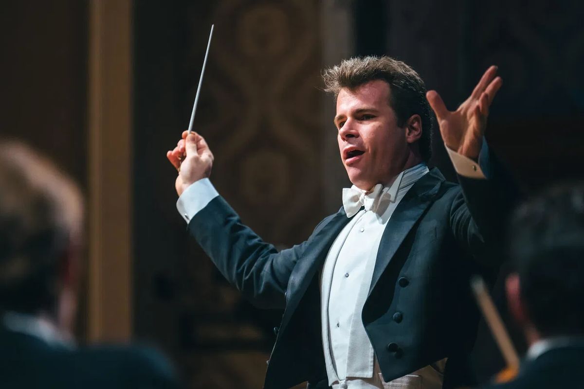 RECENZE: Hrůšova pocta Jiřímu Bělohlávkovi