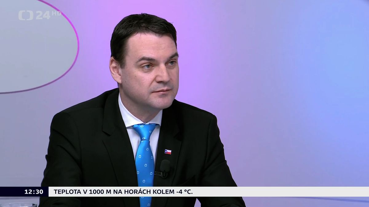 Pomoc Čechům je priorita, uvedl Macinka. Svolal na MZV krizový štáb