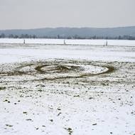Na některých místech jsou hluboké i několik centimetrů.