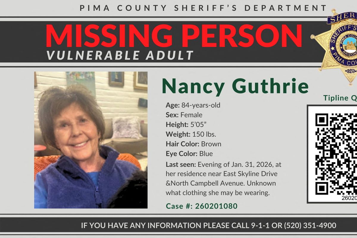 Unesená matka moderátorky Guthrieové je stále naživu, říká policie