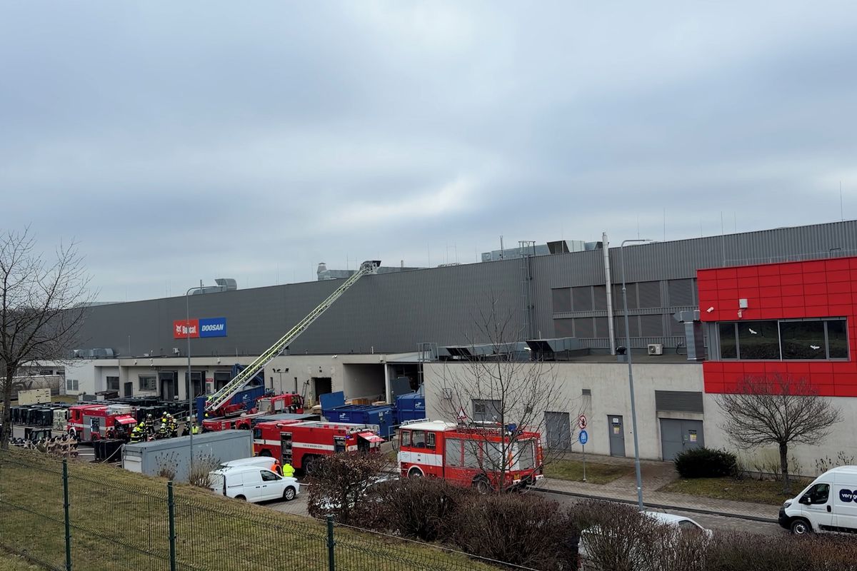 Na Příbramsku hořela výrobní hala