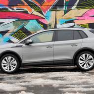 Standardní 19palcové disky nahradily o palec větší ráfky, které nepatrně zvyšují spotřebu.