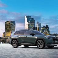 Baterie má kapacitu 22,7 kWh, dojezd čistě na elektřinu zatím značka neprozradila.