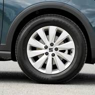 I v základu stojí Seat Arona na litých 16palcových kolech.