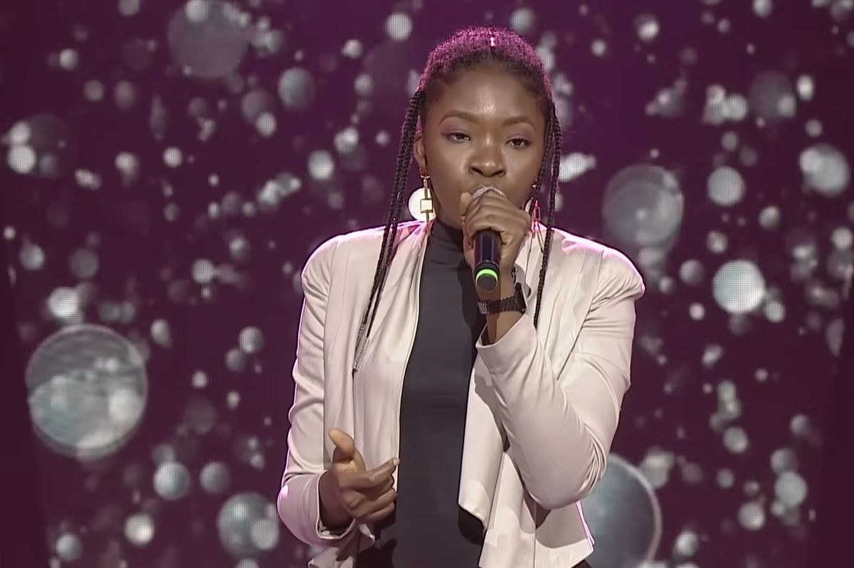 Zemřela zpěvačka Ifunanya Nwangene. Uštknul ji had