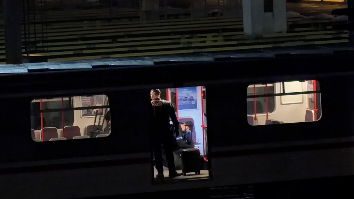 Opuštěný kufr v pražském metru vyvolal poplach