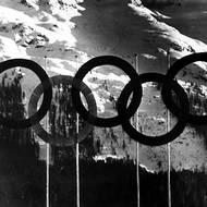 Pod olympijskými kruhy se v zimních sportech soutěžilo ve Svatém Mořici poprvé. Týden zimních sportů v Chamonix 1924 byl jako olympiáda uznán až po jeho skončení.