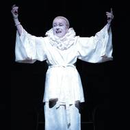 Iva Janžurová v titulní roli inscenace Božská Sarah