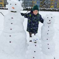 K němu následující den přibyly menší - maminka a dítě.