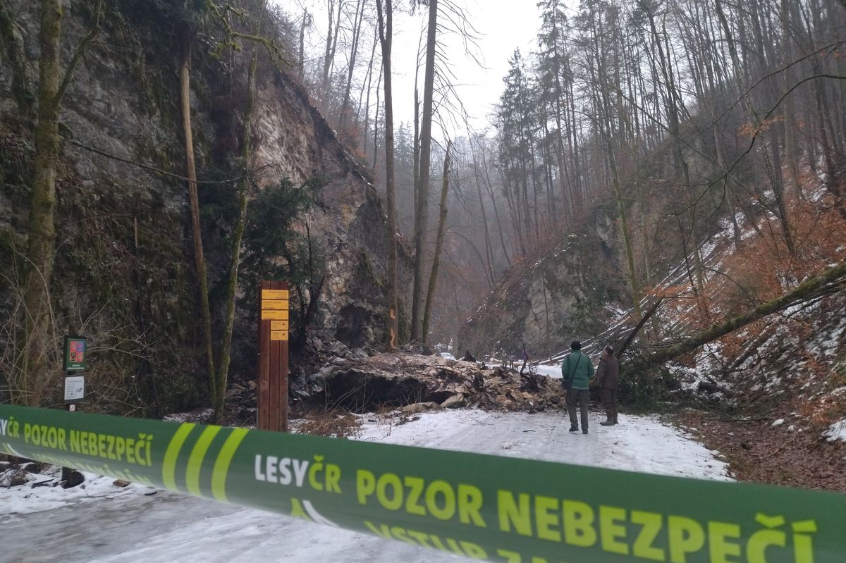 V Moravském krasu se zbortil skalní masiv na oblíbenou turistickou stezku mezi Punkevními jeskyněmi a Macochou