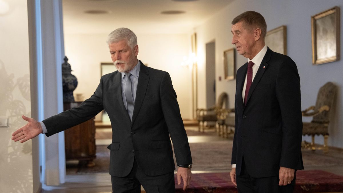 Pavel chce jet na summit NATO. Ještě si o tom promluví s Babišem