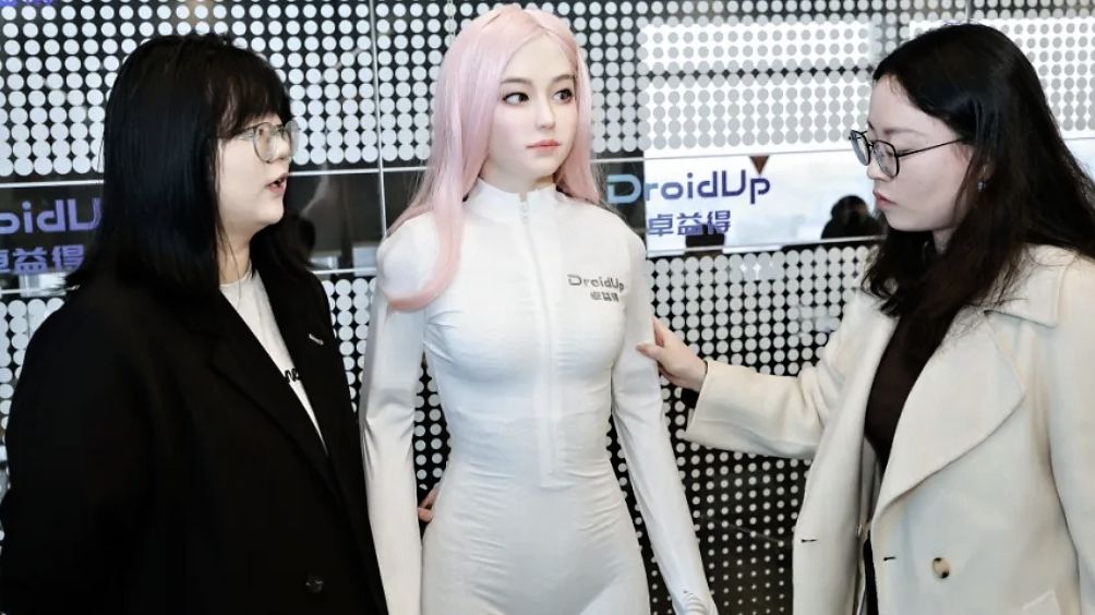 Téměř jako člověk. To je Moya, první biomimetický robot na světě