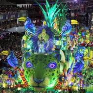 Obrovské alegorie z vystoupení Mocidade Independente de Padre Miguel.