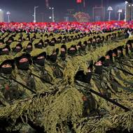 Vojenská přehlídka na konci kongresu měla obrovskou účast. Jak počtem diváků, tak vojáků. 