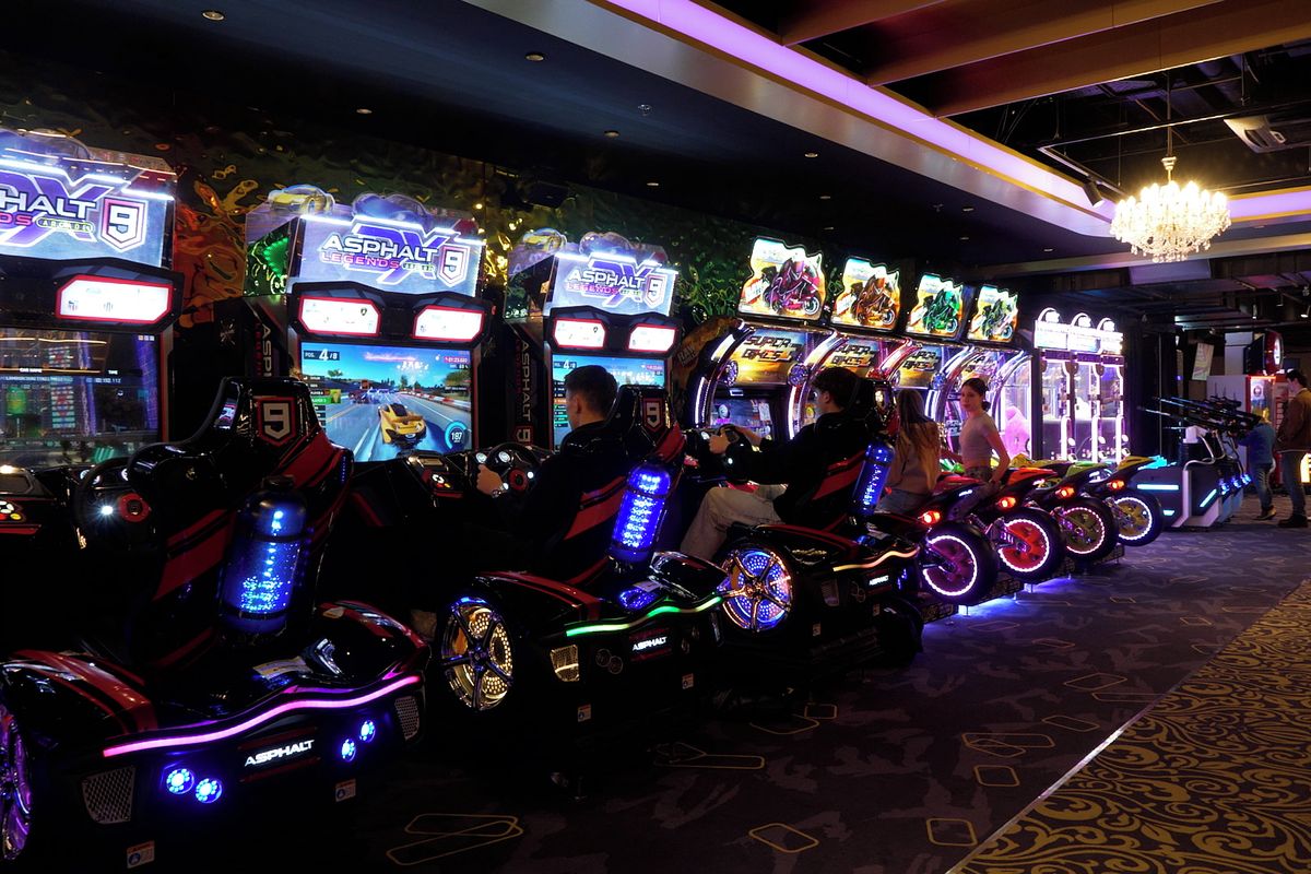 Vzpomínka na devadesátky? Arkádové hry znovu ožívají, lákají nejen v centru Prahy