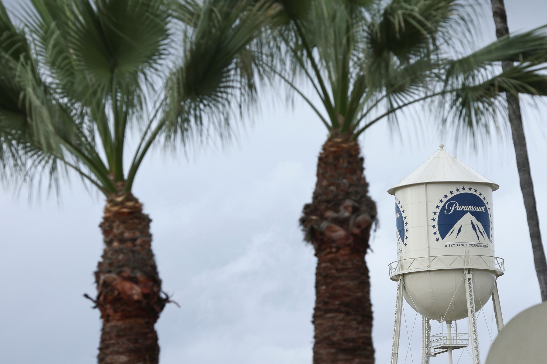 Warner Bros sẽ tiếp quản Paramount