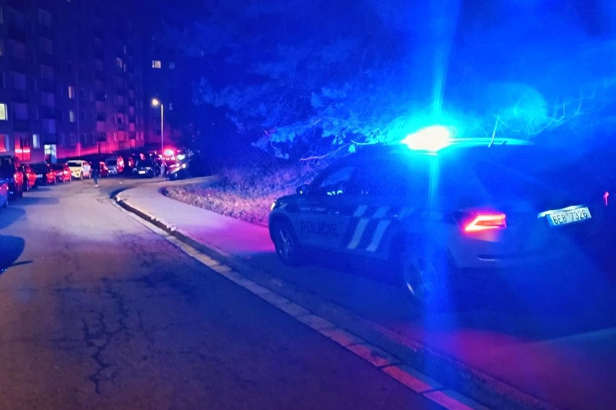 V Chrudimi napadli člověka, zraněného odvážel vrtulník