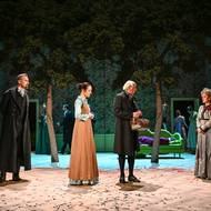 Elinor a rodinné přátele trápí špatný zdravotní stav mladší sestry Marianne. Zleva: Jiří Mach, Svetlana Janotová, Miroslav Čížek a Markéta Sedláčková