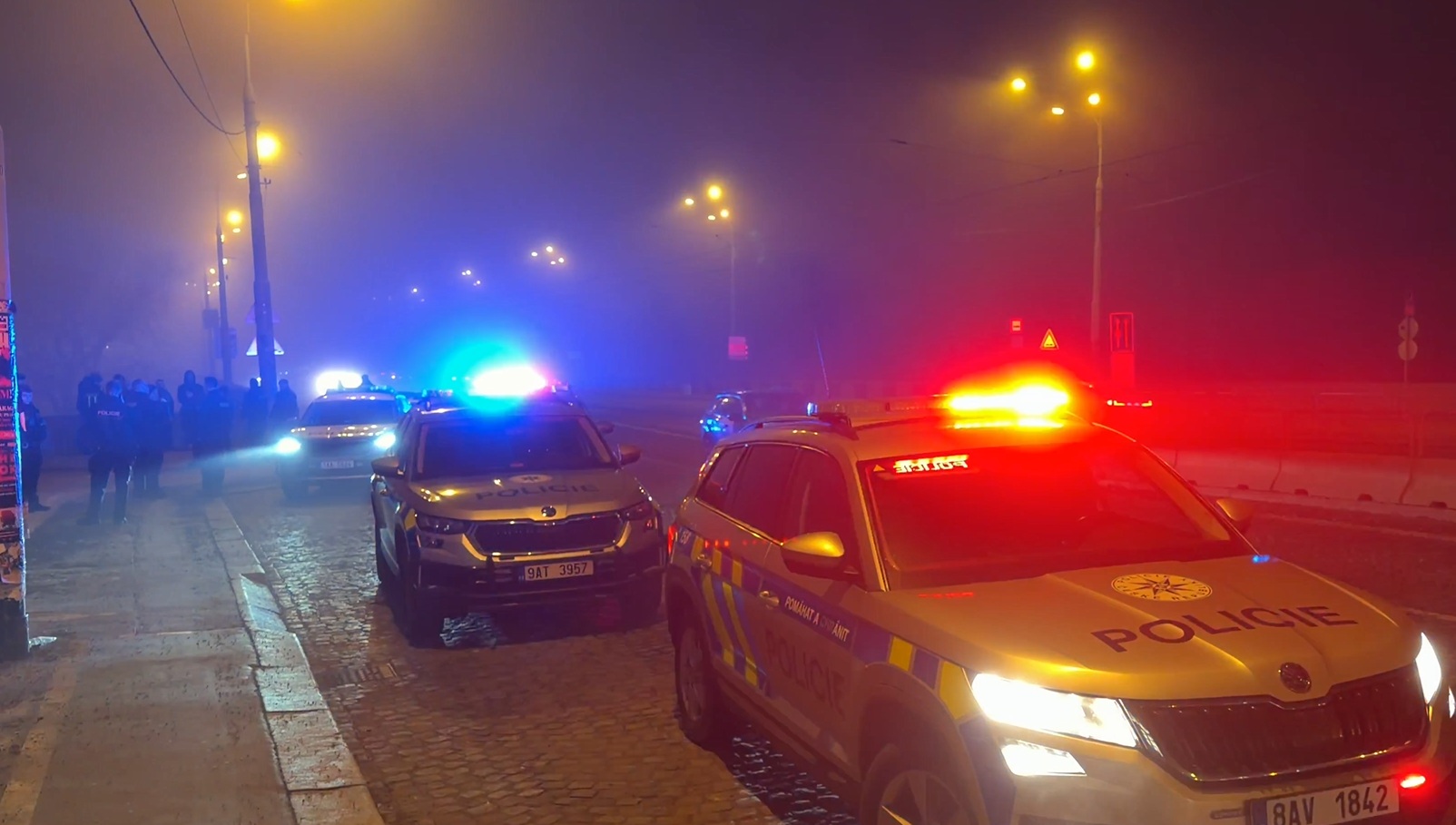 Cuộc rượt bắt tập thể khác ở Prague, đã có cả dao