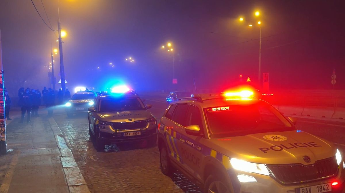 Další hromadná rvačka v centru Prahy, došlo i na nože
