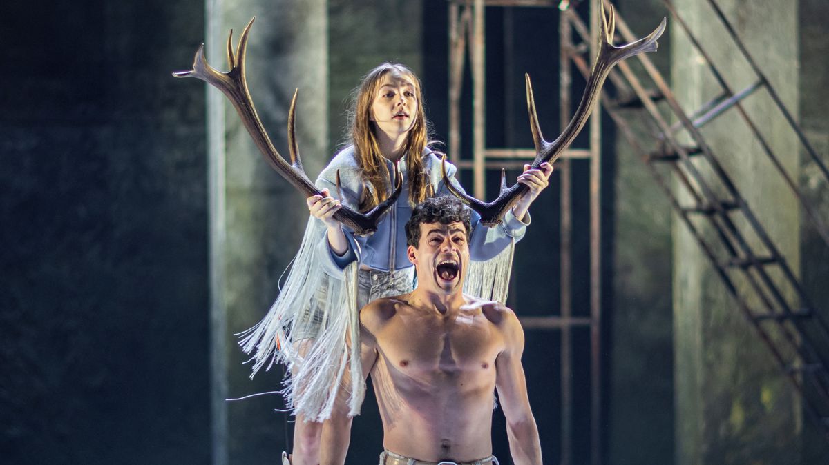 FOTO: Láska, vášeň i pýcha rýsují svět. Ovidiovy Proměny ve Státní opeře