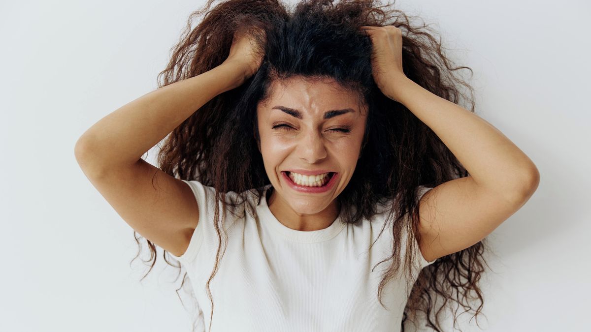 Pojídání hřebíků, urputné šťourání v nose a další bizarní i nebezpečné duševní poruchy